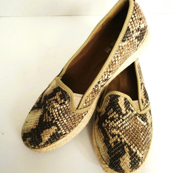 Clarks "Azella Major" Snake Perferated Leather Espadrilles Slip Ons 8.5 M - Picture 3 of 5